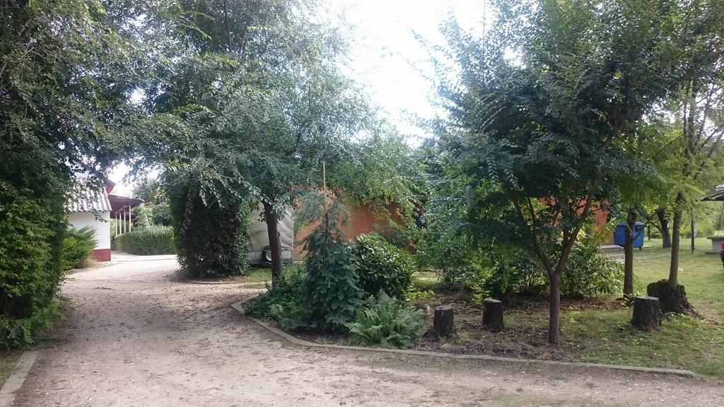 Dobo Tanya Villa Roszke ภายนอก รูปภาพ