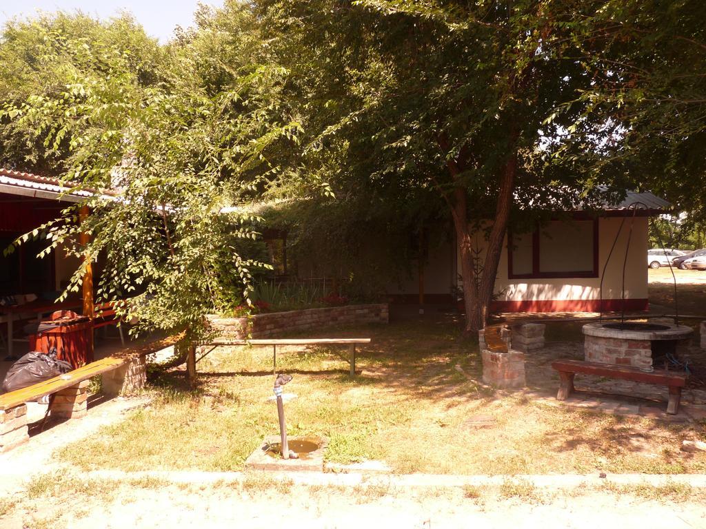 Dobo Tanya Villa Roszke ภายนอก รูปภาพ