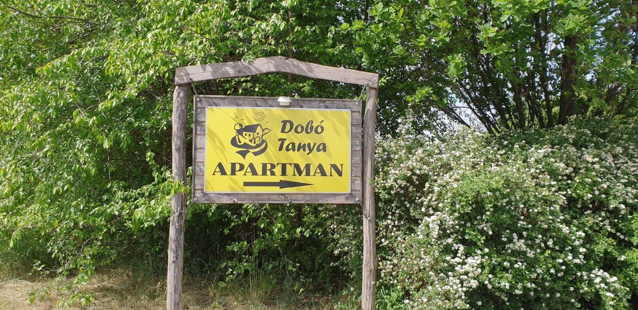 Dobo Tanya Villa Roszke ภายนอก รูปภาพ